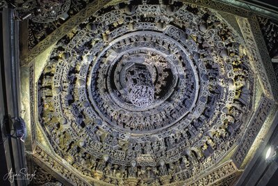 Chennakeshava temple, Beluru, The inverted Lingas in between the lotus flowers carved on the roof, p48