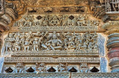 Chennakeshava temple, Beluru, Court scene of King Vishnuvardhan on the left side of the east entrance, p9