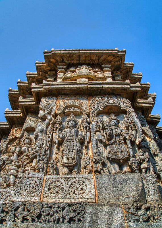 Shiva and Vishnu sculptures on the external walls - 66