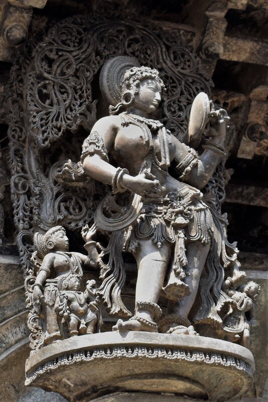 Chennakeshava temple, Beluru, bracket figure, shilabalike - Darpana sundari - girl with a mirror