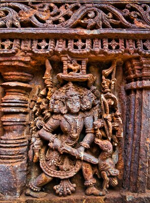 Ravana killing Jatayau. Seeta can be seen in the Pushpaka Vimana., Carving on the parapet wall - sequences from the epic Ramayana