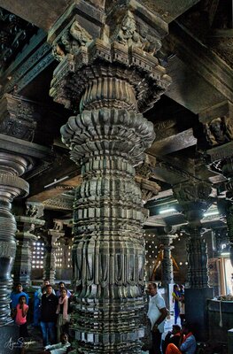 Chennakeshava temple, Beluru, Geometric and floral patterns on the columns, p41