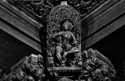 Chennakeshava temple, Beluru, Sculpture of Queen Shantaladevi, p52