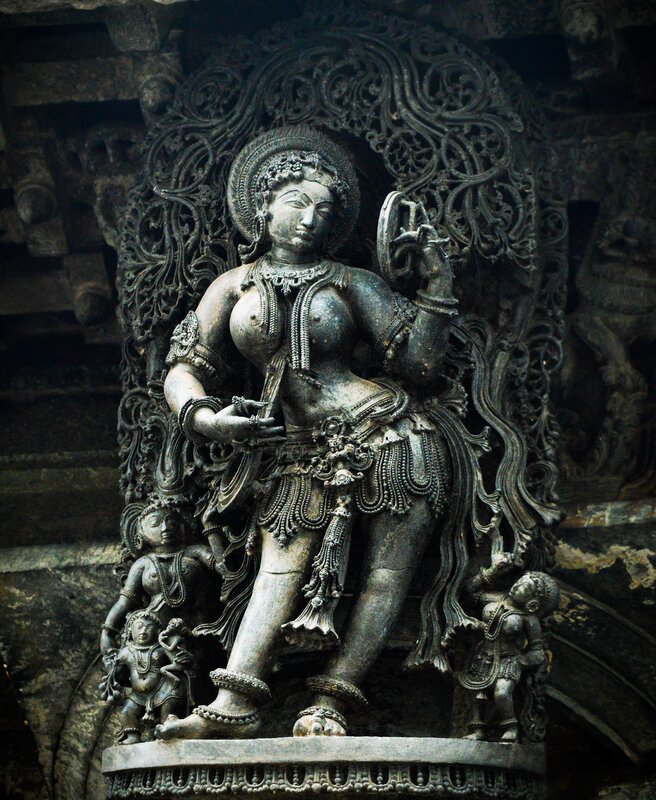 Chennakeshava temple, Beluru, Shilabalika - Darpana Sundari - Girl with a mirror