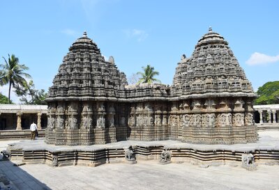 Somanathapura, Keshava temple, Outside view of the southern and western sanctum 