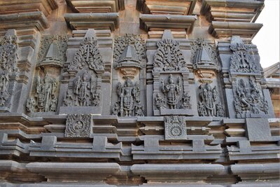 Chennakeshava temple, Beluru, wall reliefs around the sanctum, southern side, Vishnu and Harihara