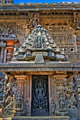 Chennakeshava temple, Beluru, The mini shrines beside the steps house Vishnu’s idol, p6