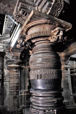 Beluru, Kappe Chennigaraya temple, Navaranga pillar, p66