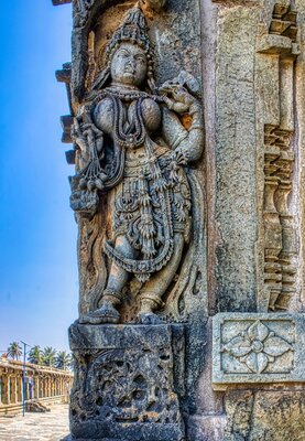 Chennakeshava temple, Beluru, Sculpture of a dancer at the corner of the Andal Temple, p60