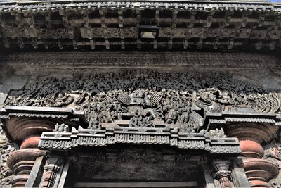 Chennakeshava temple, Beluru, Narasimha and Garuda on the pediment of the main door