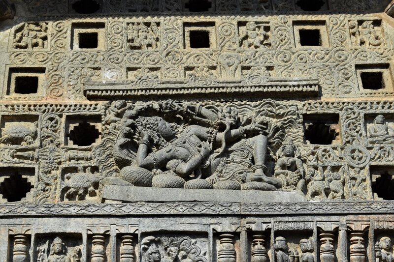 Chennakeshava temple, Beluru, Stone-screen, Jalandhara of Mahavishnu, Ranganatha, reclining on Adishesha